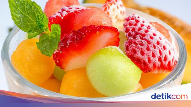 Es Buah Koktail Segar Untuk Takjil Puasa