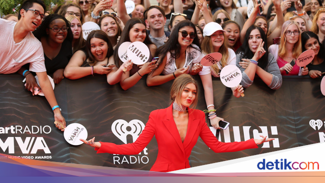 Penampilan Seleb di Karpet Merah iHeartRadio Much Music 