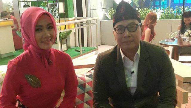 Foto: Gaya Hijab Simpel Istri Walikota Bandung Ridwan Kamil, Atalia Praratya  5