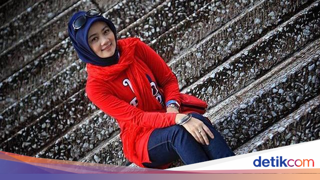 Foto Gaya Hijab  Simpel Istri  Walikota Bandung Ridwan  