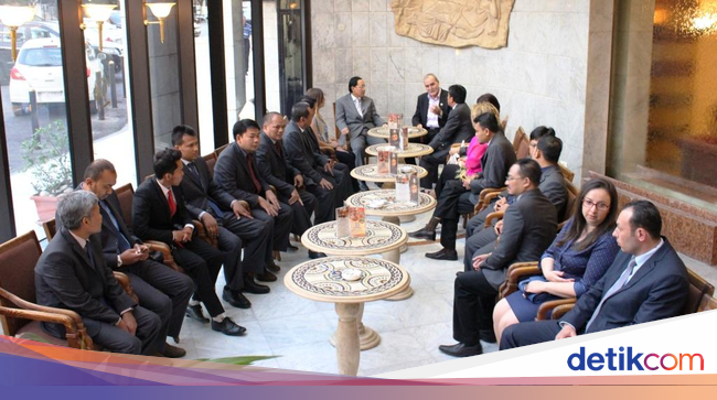 Buka Bersama di Damaskus, Silaturahmi Sambil Rekonsiliasi 