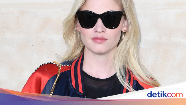 Tips Memilih Kacamata Hitam Sesuai Bentuk Wajah dan Warna Tips Memilih Kacamata Hitam Sesuai Bentuk Wajah dan Warna