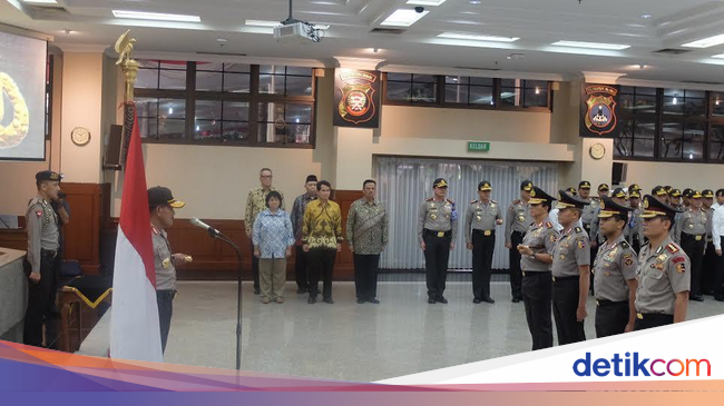 17 Pati Polri  Naik Pangkat  Kabareskrim Ari Dono Resmi 