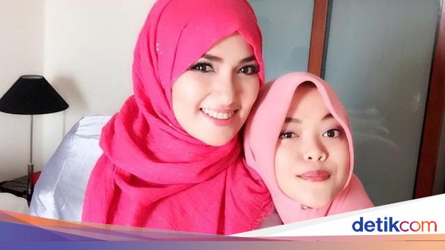 Foto: Gaya Hijab Feminin Istri Bupati Sumenep, Nurfitriana