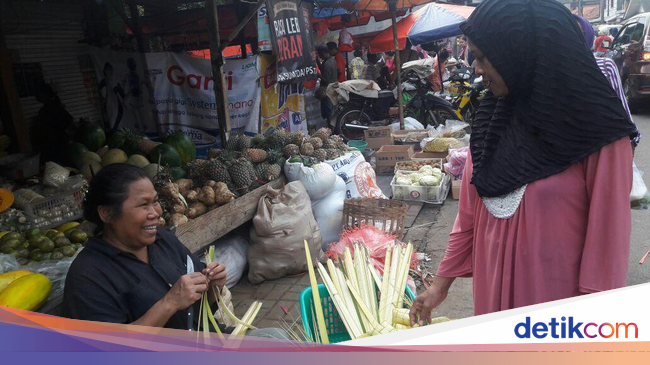 Bisnis Ketupat Lebaran di DKI Laris-Manis Meski Ditinggal 