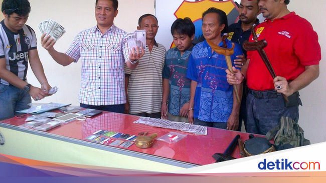 Kakek Pengedar Dolar dan Euro Palsu Ditangkap Polisi di Kakek Pengedar Dolar dan Euro Palsu Ditangkap Polisi di