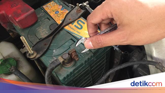 Cara Pasang Kepala Aki Mobil dan Masalah yang Sering Terjadi