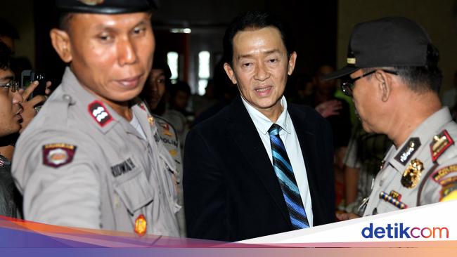Ayah Mirna Sebut Jessica Sempat Pegang Gelas Es Kopi Vietnam Ayah Mirna Sebut Jessica Sempat Pegang Gelas Es Kopi Vietnam