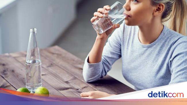 Demi Kesehatan Yang Maksimal Begini Cara Minum Air Putih Yang Benar 8576