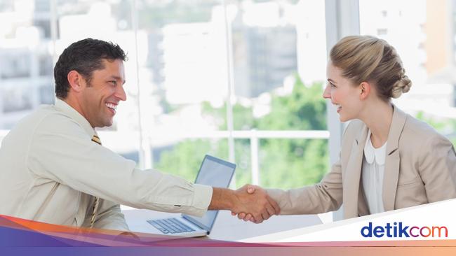 8 Cara Berjabat Tangan Yang Bisa Menunjukkan Karakter Asli Kamu