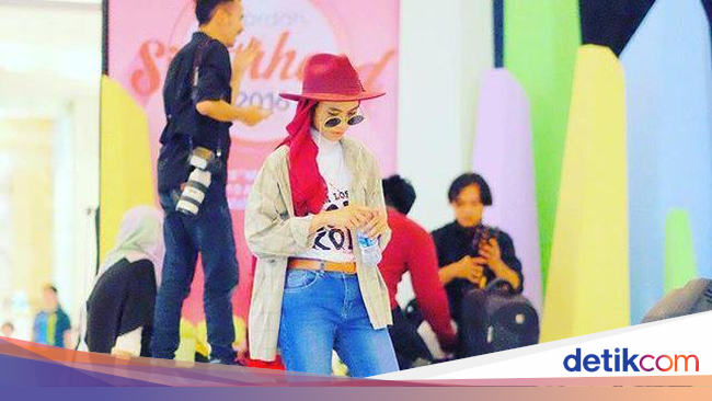 Foto: Cara Dian Pelangi & Selebgram Hijab Tampil Stylish 