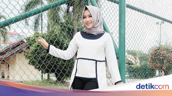Foto: Pesona Guru SD Berhijab Asal Serang, Poppy Indrawati - 5