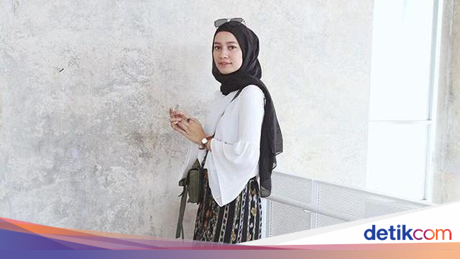 Foto: Tren Busana dengan Lengan Terompet dari Selebgram 