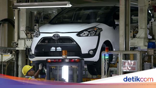 Mobil Hybrid Pertama Toyota yang Dibuat di Indonesia adalah....