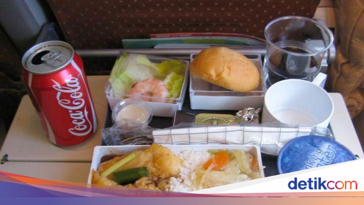 Saat Berada di Dalam Pesawat, 10 Makanan Ini Tak Boleh Disantap (2)