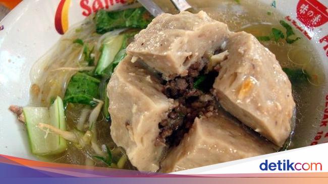 Enaknya Bakso Isi Cincangan Daging Dan Telur Sebesar Bola Tenis