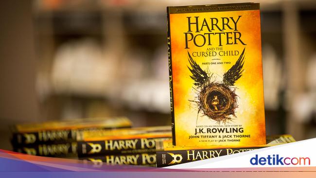 Buku 'Harry Potter and the Cursed Child' Laris di Prancis