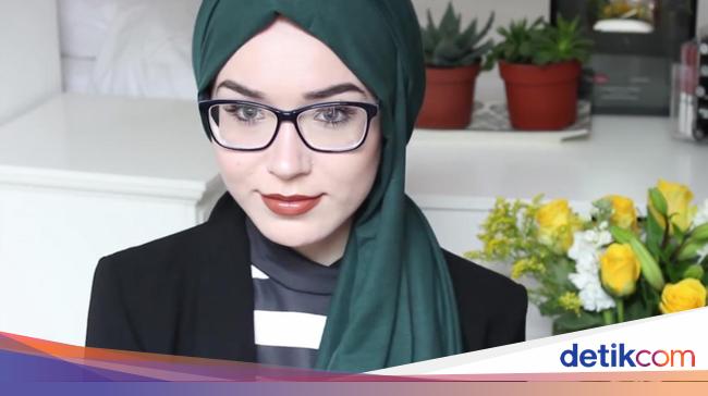 Tips Hijab untuk Wanita  yang Memakai  Kacamata 