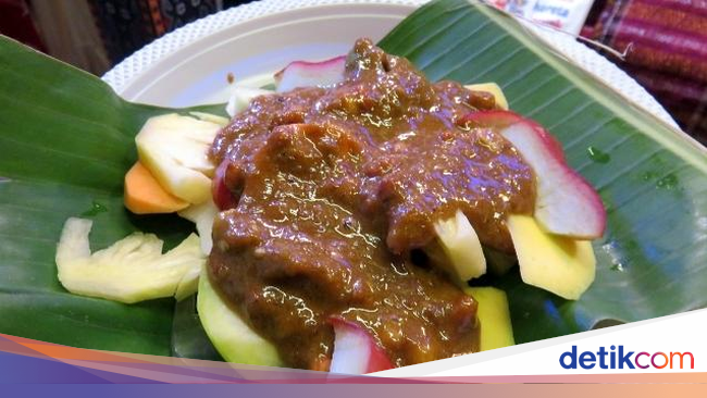 Rujak Buah yang Komplet Isinya dan Pedas Segar Bisa Dibeli Rujak Buah yang Komplet Isinya dan Pedas Segar Bisa Dibeli