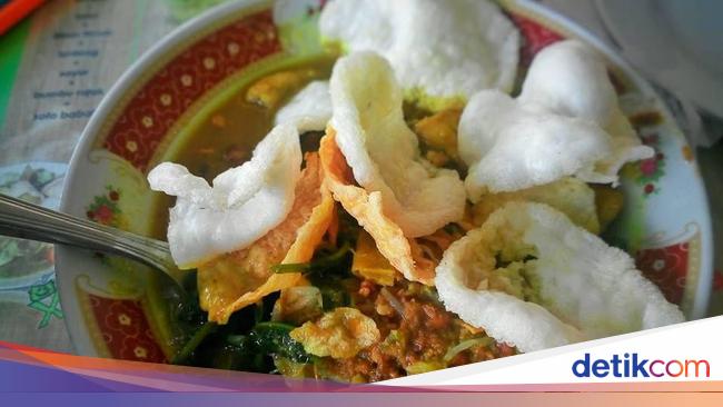 Uniknya Paduan Rujak Dengan Soto Yang Gurih