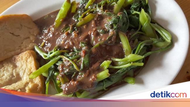 Enaknya Kangkung Rebus Dengan Sambal Petis Yang Pedas Manis