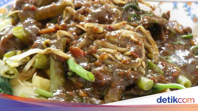 Wueenak Poll Rujak Cingur Dengan Siraman Bumbu Petis Yang Legit Pedas
