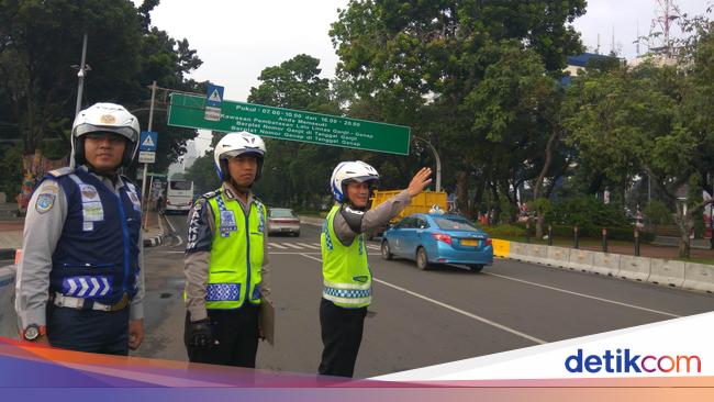 Berpelat Ganjil 3 Mobil dan 1 Truk Kena Tilang di Jl Berpelat Ganjil 3 Mobil dan 1 Truk Kena Tilang di Jl