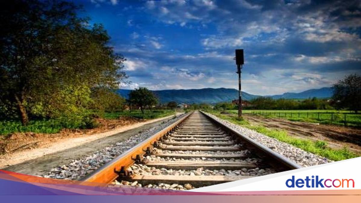 Waduh! Rel Sepanjang 3 Meter di Jatinegara Hendak Dicuri