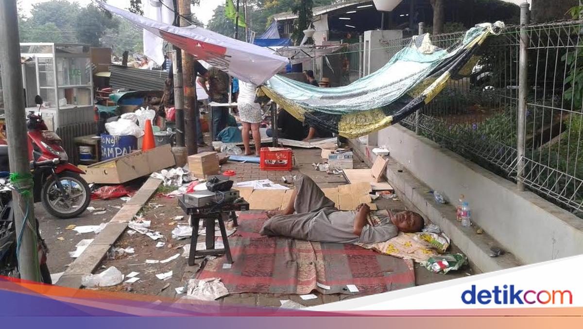 Derita Kakek Suwarno di Rawajati: Stroke, Digusur Ahok dan Dicuekin ...