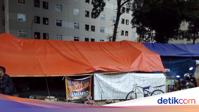 Menengok Perayaan Idul Adha di Tenda-tenda Warga Rawajati Menengok Perayaan Idul Adha di Tenda-tenda Warga Rawajati