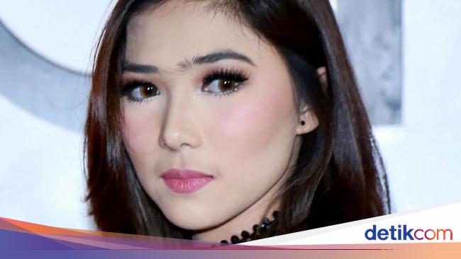 Foto 10 Artis Wanita  Indonesia dengan Bentuk  Alis Paling 