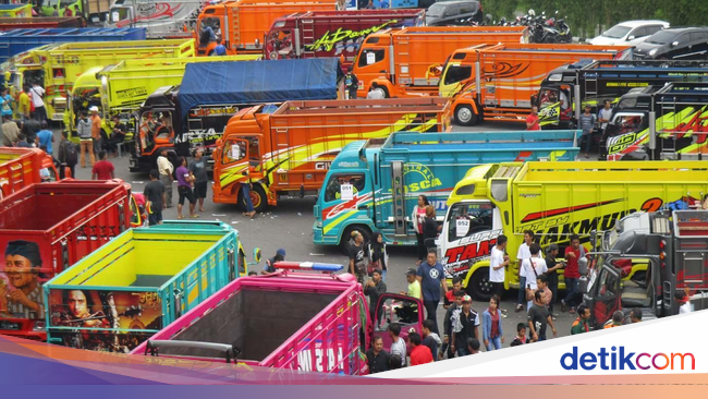 Ratusan Truk Ikuti Kontes Modifikasi Truk