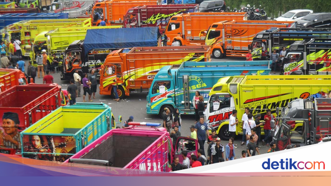 Ratusan Truk Ikuti Kontes Modifikasi Truk