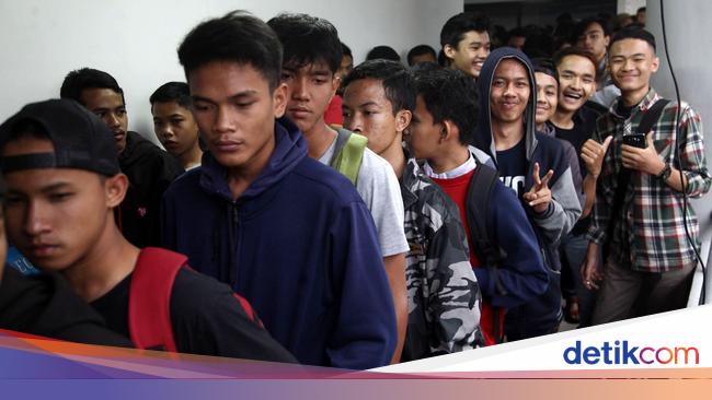 Suka Duka Penonton Bayaran Kenal Artis Tapi Harus Rela Tidur Di Emperan Suka Duka Penonton Bayaran Kenal Artis Tapi Harus Rela Tidur Di Emperan
