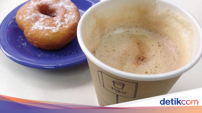 Toko Kopi  Tuku Menikmati Kopi  Susu  Tetangga dan Donat 