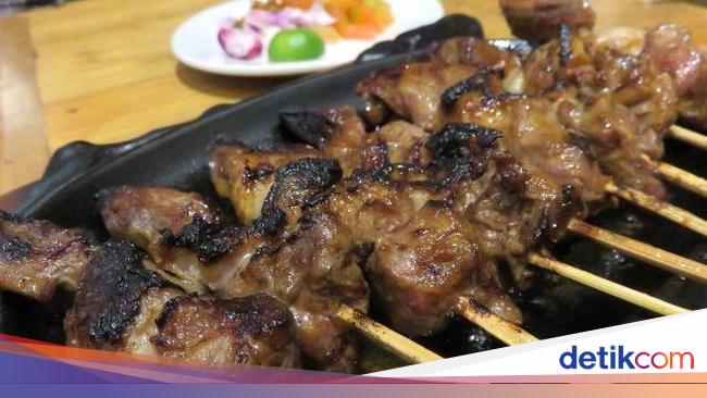 Sedap Mantap, Sate Hot Plate yang Empuk Ada di Tempat Ini