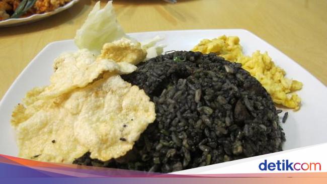 Gara gara Tinta  Cumi  Nasi  Goreng  Jadi Hitam Gurih