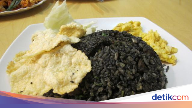 Gara gara Tinta Cumi Nasi Goreng Jadi Hitam Gurih Gara gara Tinta Cumi Nasi Goreng Jadi Hitam Gurih