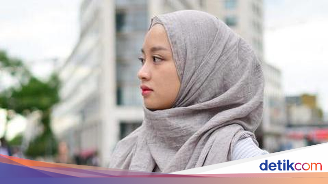 Foto Gaya  Hijab Simple Anak  Kuliah  ala Hijabers Cantik 