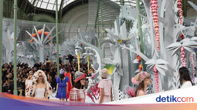 Foto Ini 10 Panggung Fashion Show Chanel yang Megah Foto Ini 10 Panggung Fashion Show Chanel yang Megah
