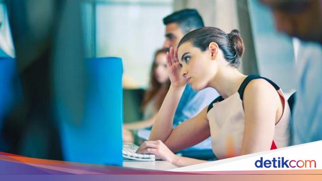 Ingin Punya Karier Cemerlang? Sering-sering Ajak Pasangan Bermesraan