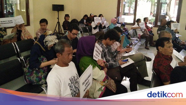 Warga Bukit Duri Gugat Surat Perintah Penggusuran ke PTUN Warga Bukit Duri Gugat Surat Perintah Penggusuran ke PTUN