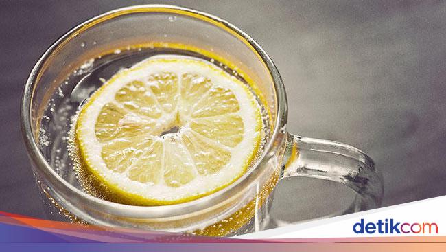 Bukan Hanya Segar Ini 5 Manfaat Minum Air Lemon Campur Madu Bukan Hanya Segar Ini 5 Manfaat Minum Air Lemon Campur Madu