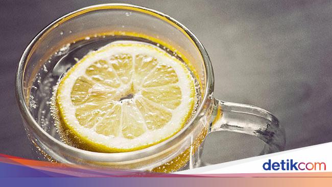 Bukan Hanya Segar Ini 5 Manfaat Minum Air Lemon Campur Madu Bukan Hanya Segar Ini 5 Manfaat Minum Air Lemon Campur Madu