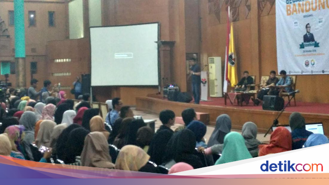 Di Hadapan Ratusan Mahasiswa, Ridwan Kamil Bedah Bandung