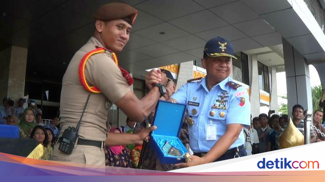 Peringati Hari Sumpah Pemuda, Taruna AAU Gelar Parade Drum 