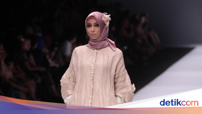 Foto Inspirasi Busana Hijab Pesta dari Dian Pelangi Foto Inspirasi Busana Hijab Pesta dari Dian Pelangi