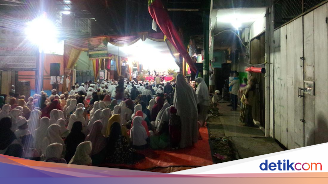 Berharap Demo 4 November Damai, Jamaah di Kelapa Gading  Berharap Demo 4 November Damai, Jamaah di Kelapa Gading