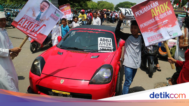 Mobil Sport Dan Poster Sentil Jk Meriahkan Demo 4 | mobil sport dan poster sentil jk meriahkan demo 4 Mobil Sport Dan Poster Sentil Jk Meriahkan Demo 4 | mobil sport dan poster sentil jk meriahkan demo 4