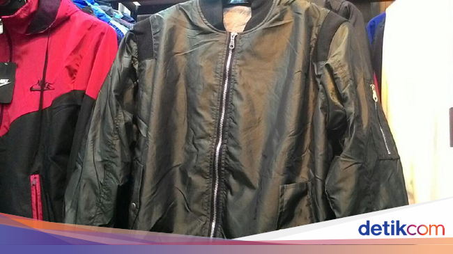  Jaket Bomber Jokowi Laku Keras di Tanah Abang 